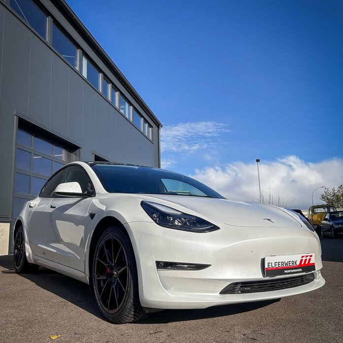 Tesla Model 3 / Brock B42 Gloss Black 19 Zoll