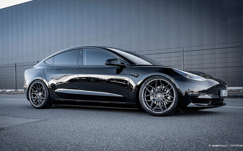 Tesla Model 3 Wheelforce CF:2