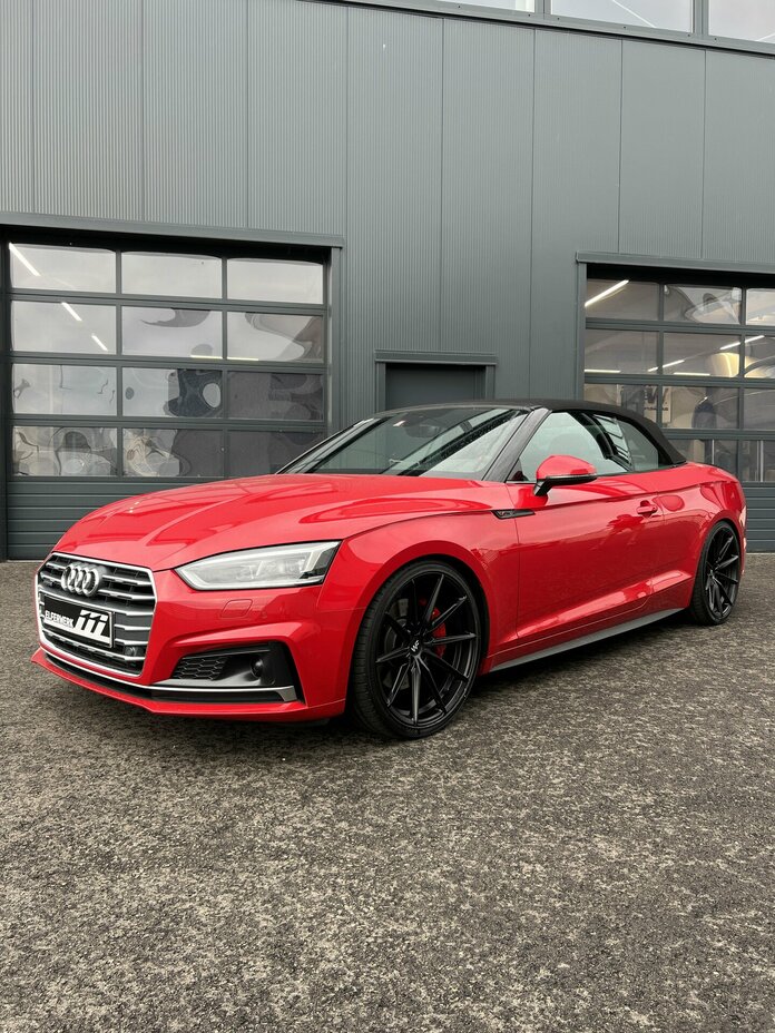 Audi A5 Cabrio mit WF CF.3 Deep Black 