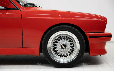 BMW E30 M3 Rot