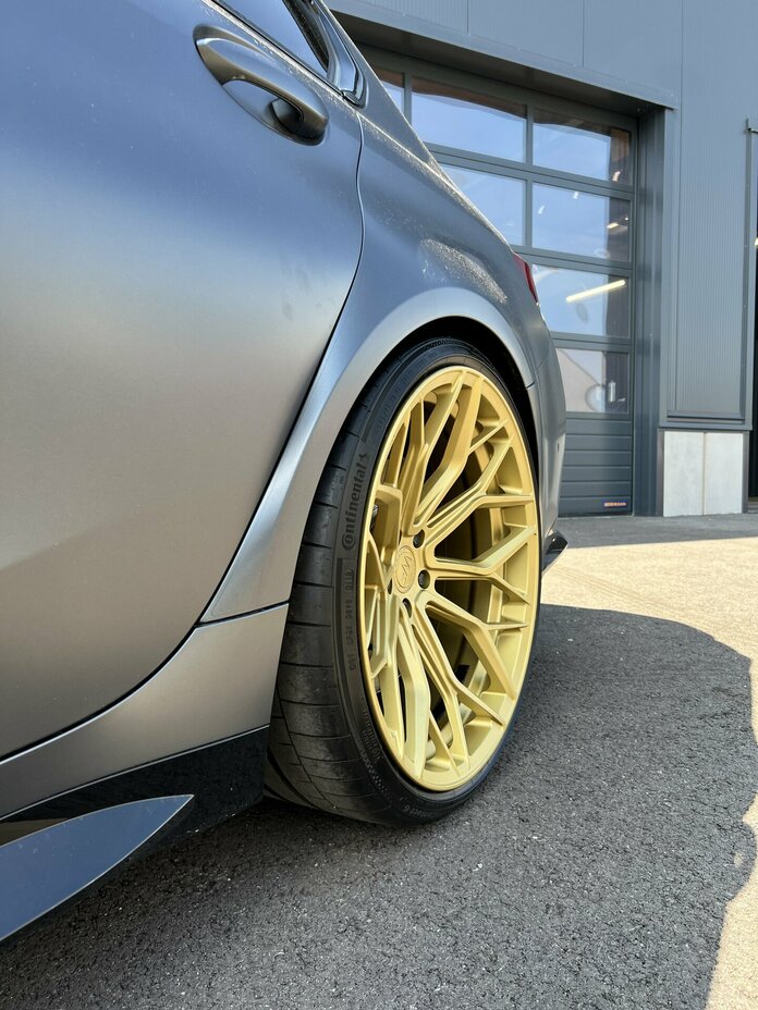 BMW_M3_HE1_Gold