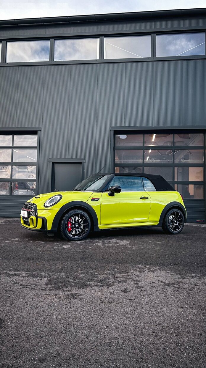 Mini JCW F57 mit Sparco Assetto Gara Matt Black 