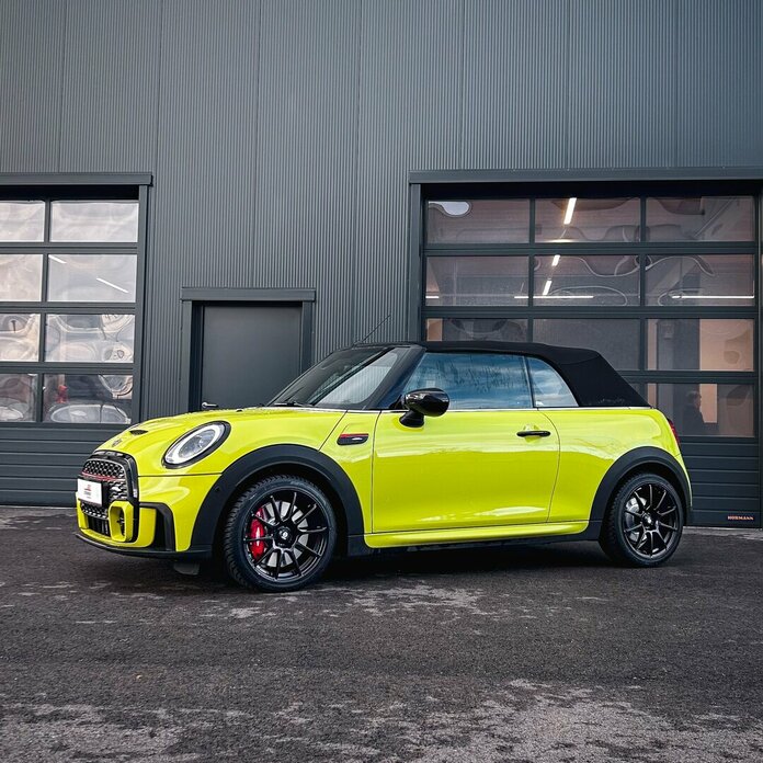 Mini JCW F57 mit Sparco Assetto Gara Matt Black 