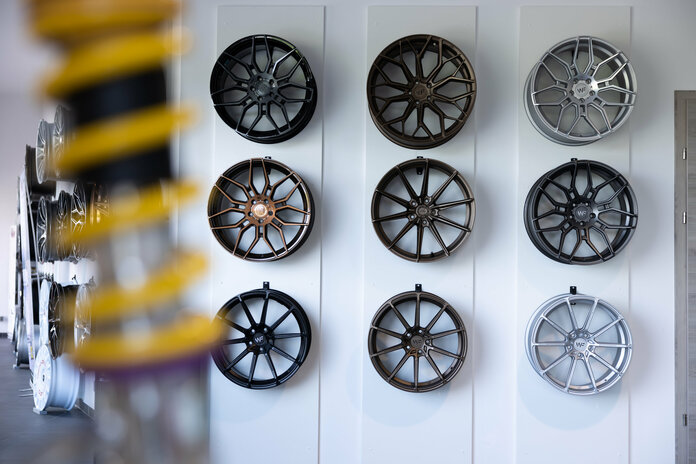 Elferwerk Showroom Wheelforce KW Fahrwerk