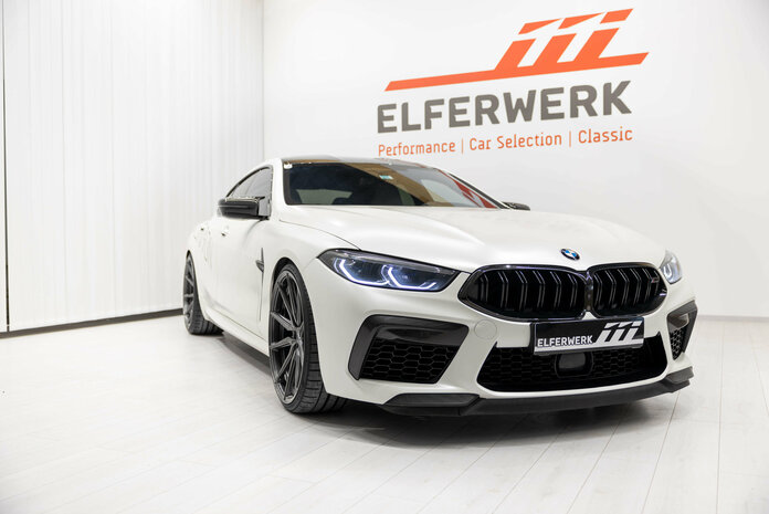 Weißer BMW M8 - Elferwerk - Webschmiede