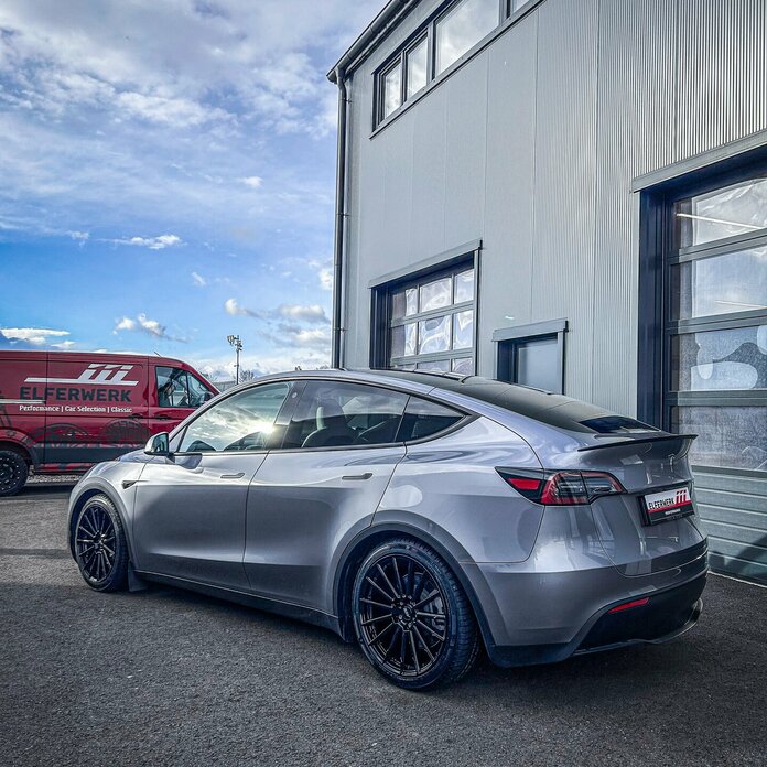 Tesla Model Y mit AEZ Atlanta Black 20 Zoll