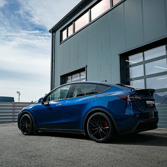 Tesla Model Y Blau mit MSW 50 