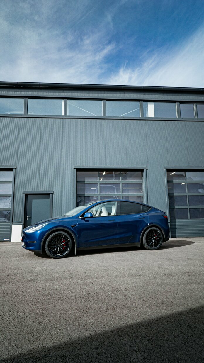 Tesla Model Y mit MSW50 in Gloss Black 