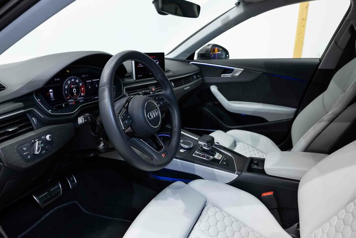 Innenausstattung des Audi RS4 - Elferwerk - Webschmiede