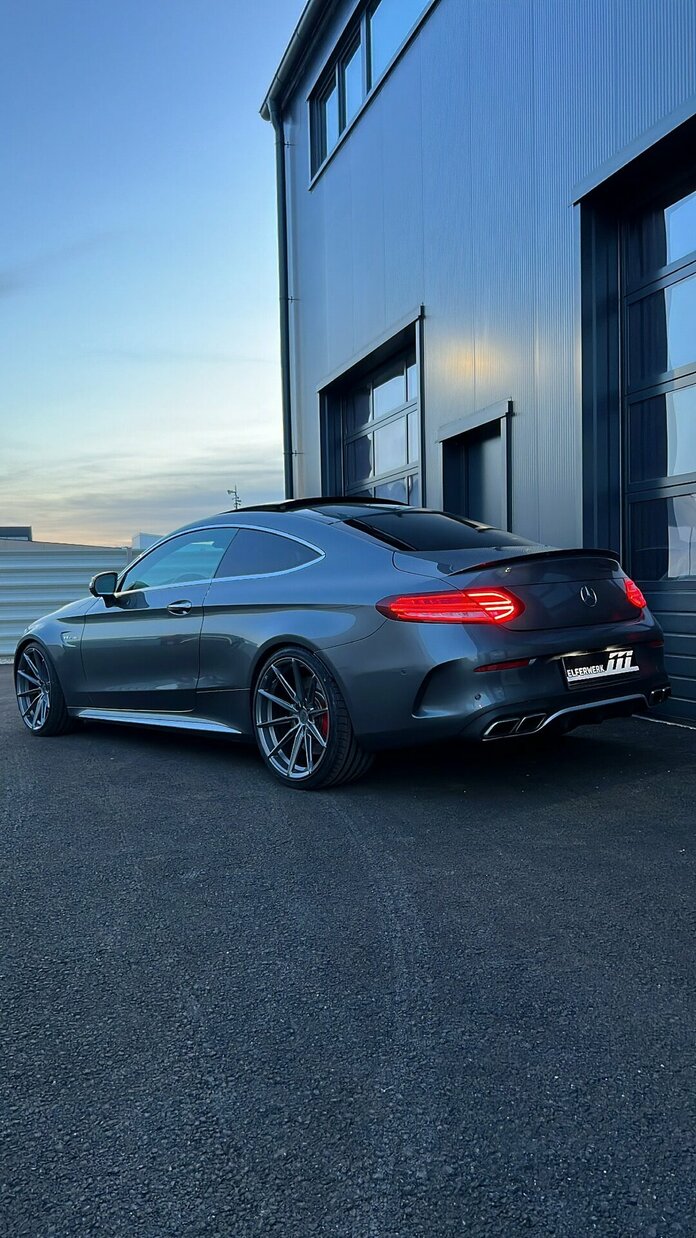 Mercedes AMG C63 S mit WF CF.3 Gloss Steel 