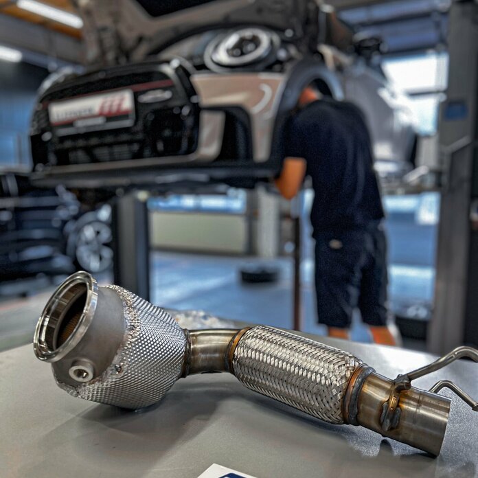 Mini JCW F57 mit HJS Downpipe 