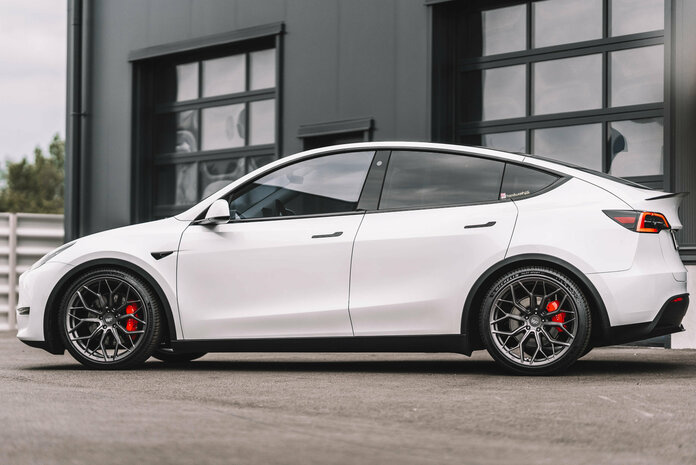 Tesla Model Y Wheelforce HE.1 