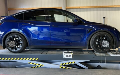 TESLA Model Y - Vermessung