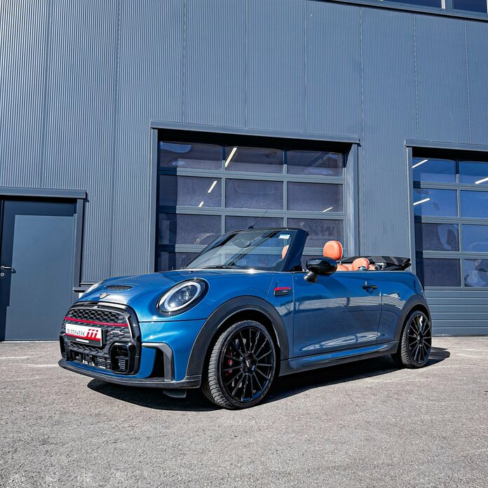 Mini JCW F57 Cabrio mit AEZ Atlanta Black 