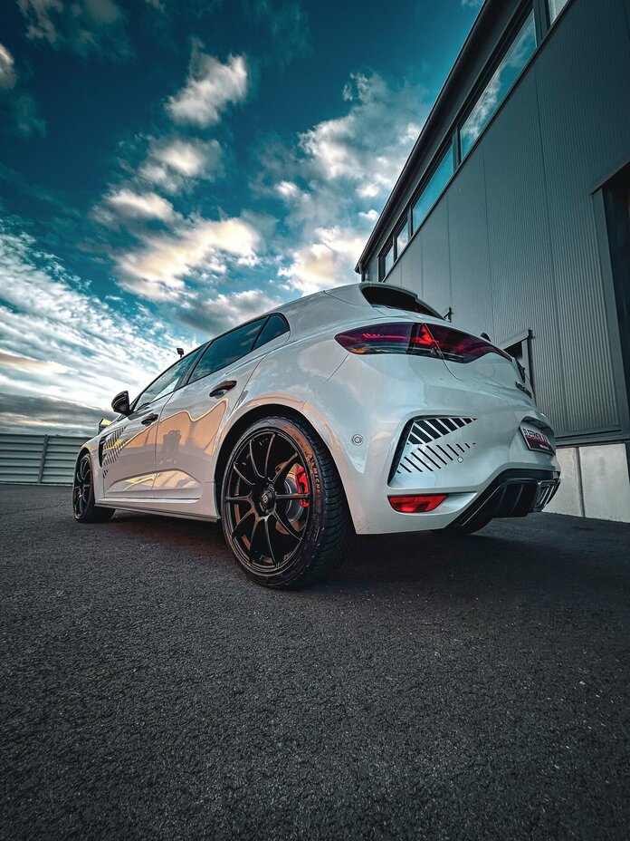 Renault_Megane_RS_Sparco