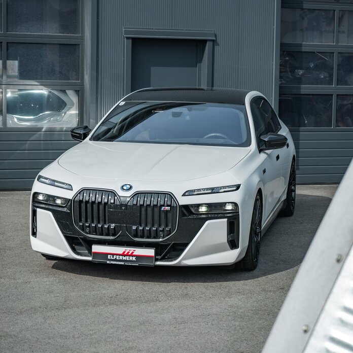 BMW i7 M70