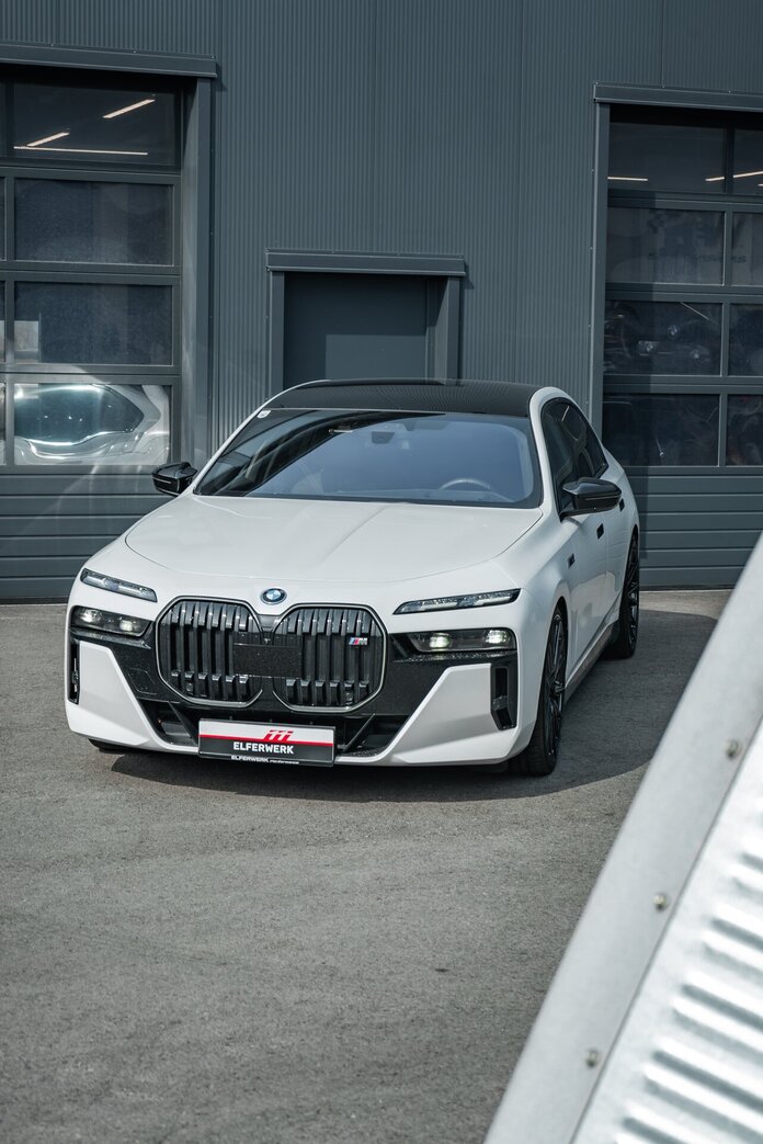 BMW i7 M70