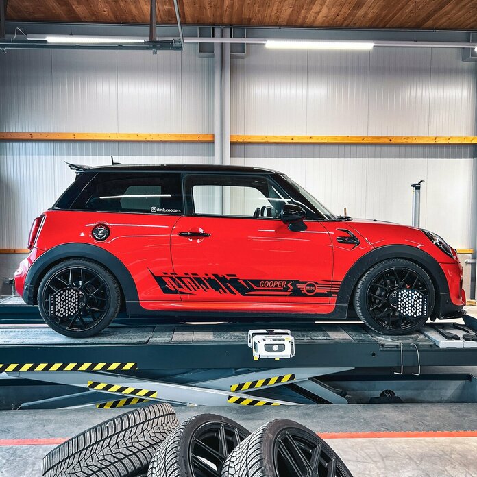 Mini Cooper S Rot Achsvermessung