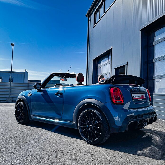 Mini JCW F57 Cabrio mit AEZ Atlanta Black 