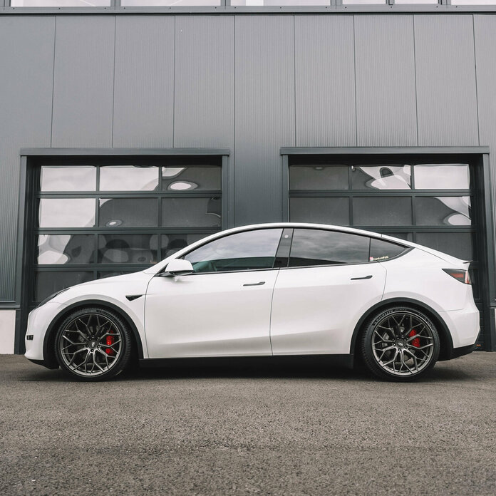 Tesla Model Y Wheelforce CF.3